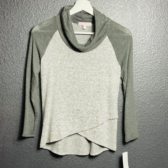 Moa Moa Kids Girls Cowl Neck Gray Knit Asymmetric Hem Pullover Sweater Small NWT - Picture 1 of 7